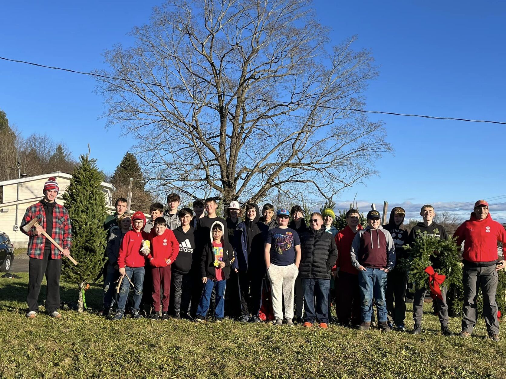 A group photo of the troop, everyone is looking at the camera, smiling!